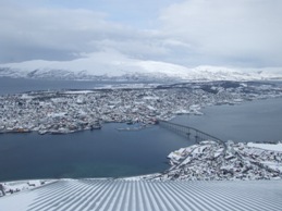 山の上から見たトロムソの街
