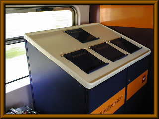 車内の分別ごみ箱