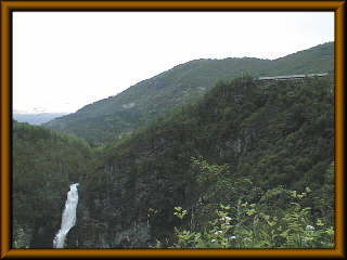 �R�̏�Ɍ��X�^���n�C���z�e��